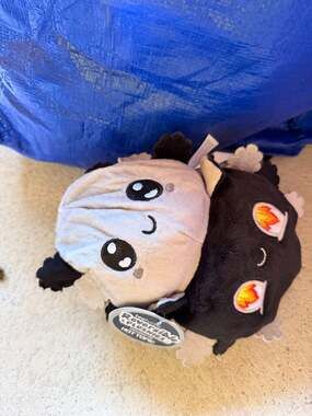 Tee Turtle Axolotl Black & Grey Reversible Plush Exclusive